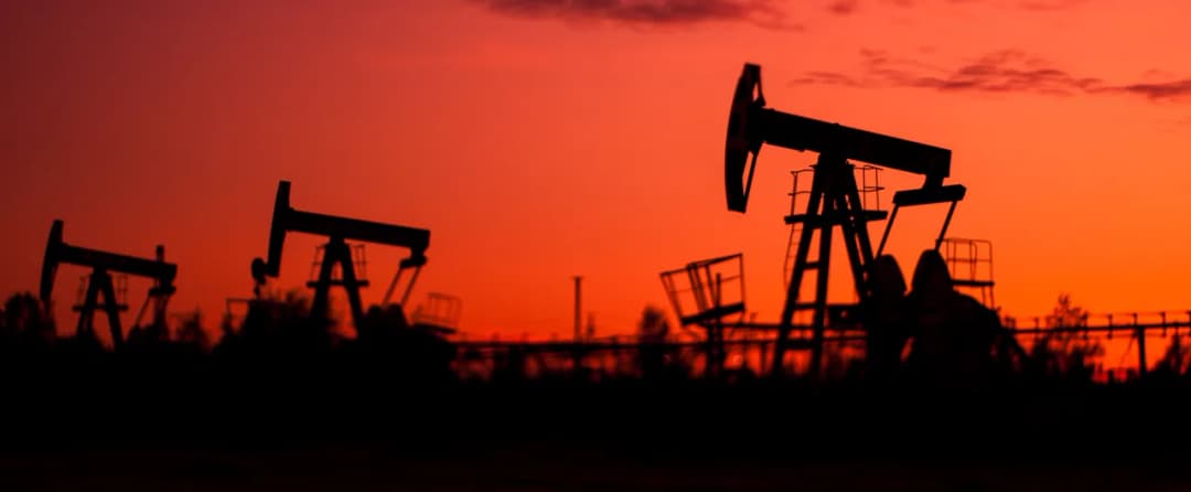 Kto wynalazł ropę naftową? Historia odkrycia i wpływ na przemysł