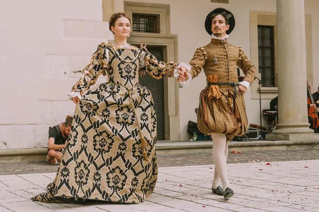 Moda w renesansie: jak wyglądały stroje, trendy i wpływy kulturowe tamtych czasów